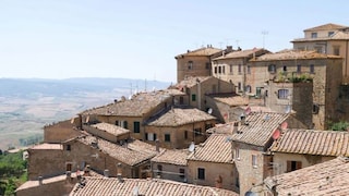 গত কয়েক বছর ধরে ওয়ান ইউরো হাউজেস নামে একটি ওয়েবসাইটও চালু রয়েছে৷ ছবির মতো ইতালির গ্রামগুলিতে কেউ সস্তায় বাড়ি কিনতে আগ্রহী হলে এই ওয়েবসাইটেই খোঁজখবর করতে পারবেন৷ গত কয়েক বছর ধরে ওয়ান ইউরো হাউজেস নামে একটি ওয়েবসাইটও চালু রয়েছে৷ ছবির মতো ইতালির গ্রামগুলিতে কেউ সস্তায় বাড়ি কিনতে আগ্রহী হলে এই ওয়েবসাইটেই খোঁজখবর করতে পারবেন৷