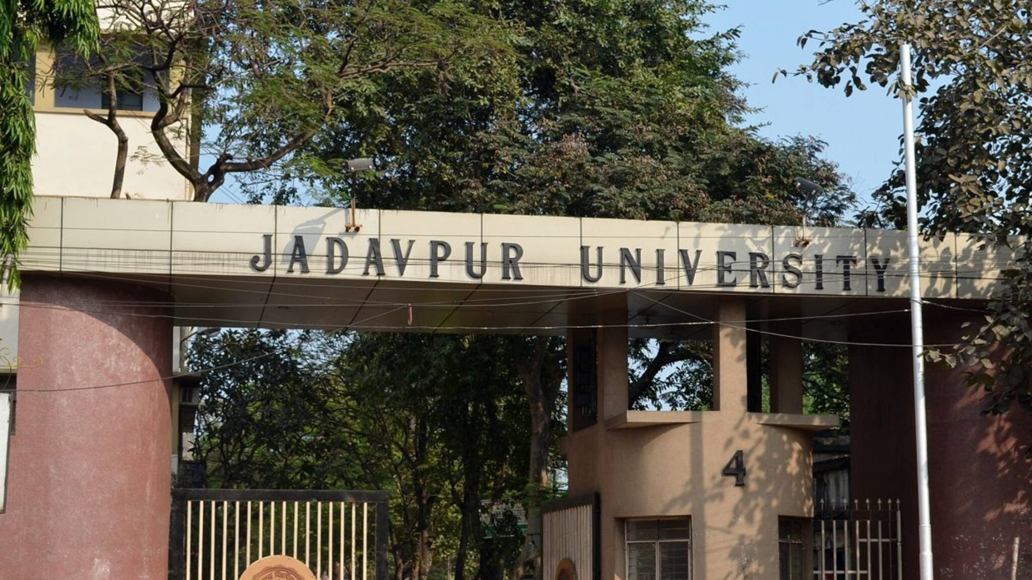 Jadavpur University: যাদবপুর বিশ্ববিদ্যালয়ে বাড়ছে নিরাপত্তা! হাইকোর্টে রিপোর্ট পেশ বিশ্ববিদ্যালয় কর্তৃপক্ষের, ৭০ CCTV, ৩২ নিরাপত্তারক্ষী মোতায়েনের পরিকল্পনা