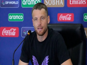 চ্যাম্পিয়ন্স ট্রফির এক ম্যাচ বাকি থাকতেই অধিনায়কত্ব ছাড়লেন বিশ্বকাপজয়ী অধিনায়ক