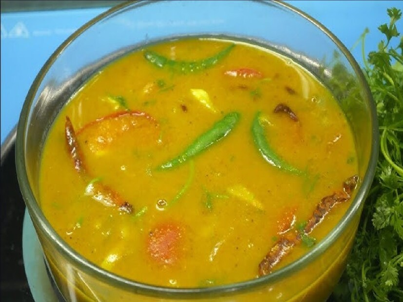 *এই ডালের প্রোটিন এবং প্রয়োজনীয় অ্যামিনো অ্যাসিড চুলের গোড়াগুলিকে পুষ্ট করে, চুলের গোড়াকে শক্তিশালী করে এবং ভাঙা কমায়। কন্ডিশনিং বৈশিষ্ট্যগুলি শুষ্কতা এবং কুঁচকে যাওয়া প্রতিরোধ করতে সাহায্য করে, চুলকে চকচকে এবং নিয়ন্ত্রণযোগ্য করে তোলে।