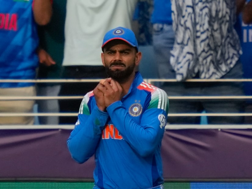 ভারতীয় ইনিংসের ৪২ তম ওভারে যখন জয়ের জন্য ১৭ রান দরকার। বল করতে আসেন শাহিন আফ্রিদি। তখনও কোহলি শতরান থেকে ১৩ রান দূরে। ওই ওভারে আফ্রিদি ১৩ রান দেন। তার মধ্যে তিনটি ওয়াইড।