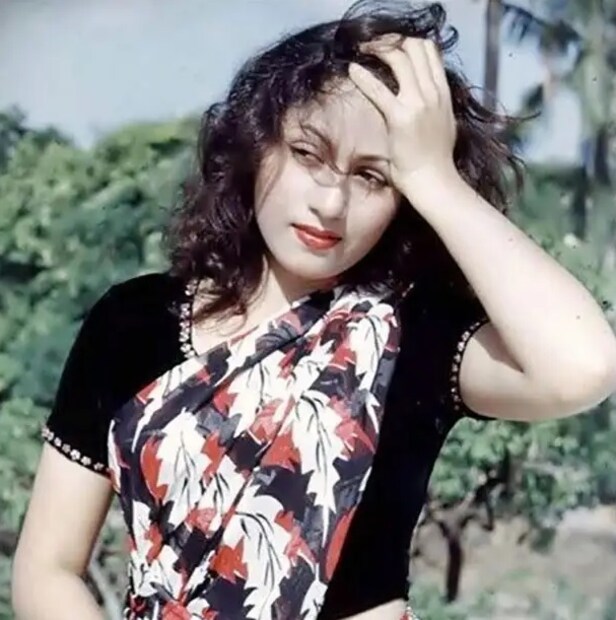 তিনি আরও লেখেন যে, কে আসিফ মধুবালাকে শারীরিক সম্পর্ক করার পরামর্শ দিয়েছিলেন। তবে দিলীপ কুমারের মতে, আসিফের পরামর্শ তার উপর কোনও প্রভাব ফেলেনি। এই কথা জানার পর দিলীপ কুমারও রেগে যান।