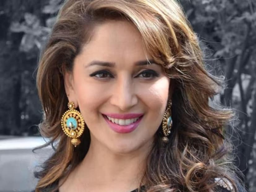 ঋষি-মাধুরী জুটির শেষ ছবি ‘প্রেম গ্রন্থ’ ভয়ঙ্কর ভাবে বক্স অফিসে ধরাশায়ী হয়। আসলে এই জুটি দর্শকদের মন জয় করতে পারেনি। সেই শেষ বারের মতো দেখা গিয়েছিল ঋষি কাপুর আর মাধুরী দীক্ষিতের জুটিকে। এমনকী একটা সময় তাঁদের জুটিকে অশুভ বলে পর্যন্ত দাগিয়ে দেওয়া হয়েছিল। 