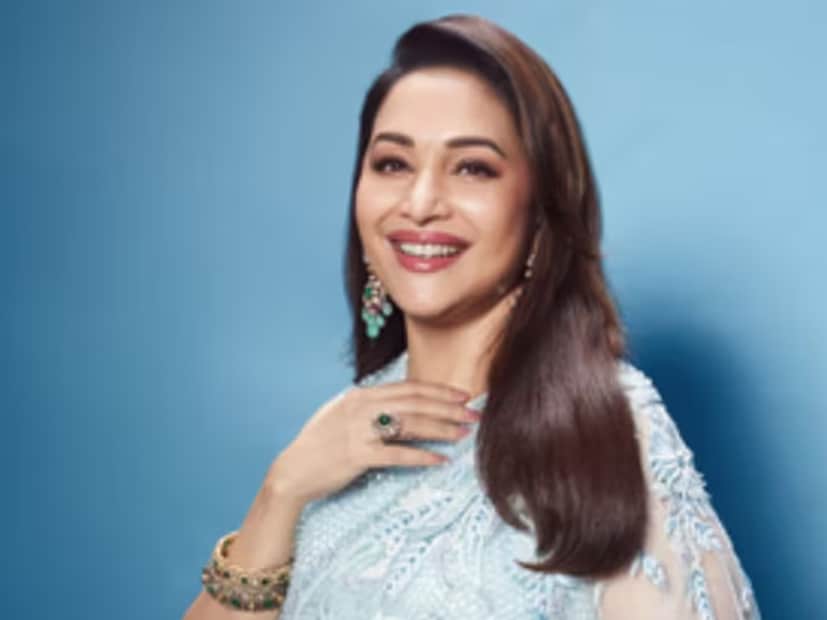 আসলে ‘দয়াবান’ ছবিতে সাহসী দৃশ্যে অভিনয় করে চর্চার কেন্দ্রে উঠে এসেছিলেন মাধুরী। সেই সময় তা নিয়ে প্রচুর আলোচনা হয়েছিল। শুধু তা-ই নয়, বহু বছর পরে অবশ্য মাধুরী নিজেই স্বীকার করে নিয়েছিলেন যে, এই ছবিতে অভিনয় করার সিদ্ধান্ত একেবারেই ভুল ছিল। পরে পর্দায় বিনোদ-পুত্র অক্ষয়ের সঙ্গে রোম্যান্স করতে দেখা গিয়েছে অভিনেত্রীকে। 