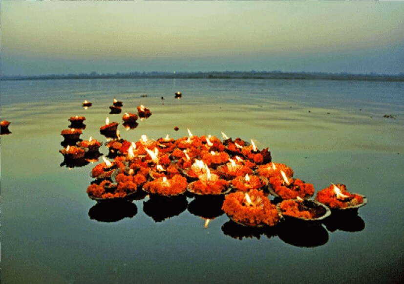 এছাড়াও, এই দিনে সত্যনারায়ণ কথা শোনার একটি ঐতিহ্য রয়েছে। যদি কোনও ব্যক্তি পুরো মাঘ মাসে গঙ্গায় স্নান করতে না পারেন, তাহলে তাকে মাঘ মাসের পূর্ণিমা তিথিতে গঙ্গায় স্নান করতে হবে। এতে জীবনে সুখ ও সমৃদ্ধি বৃদ্ধি পায়।