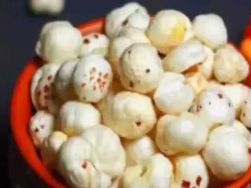 মাখানা প্রোটিন এবং ফাইবারে ঠাসা৷ আবার এতে ম্যাগনেসিয়াম, পটাসিয়াম, ফসফরাসের মতো খনিজ উপাদান রয়েছে৷ ফলে সবদিক দিয়েই মাখানা পুষ্টিগুণে ঠাসা৷