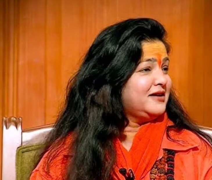 ৯ দিনের তপস্যা এমন ছিল যে, কারণ সেখানে কোনও খাবার ছিল না। আমার মনে হয়েছিল আমার ভিতরে সব কিছু যেন জ্বলছে। প্রায় ৪০ মিনিট মতো আমি শৌচাগারে বসেছিলাম।” আরও ব্যাখ্যা করে মমতা কুলকার্নি বলেন, “দেখুন এই সমস্ত কিছু ঘটেছে ১৯৯৬-৯৭ সালে। প্রায় ২ বছরের জন্য আমার গুরু দেখেছিলাম যে, বলিউড আমায় বেশি দিন এই পথে থাকতে দেবে না। তাই তিনি আমাকে এমন একটি তপস্যা করার জন্য বেছে নিয়েছিলেন, যেখানে ১২ বছর পর্যন্ত কেউ আমার সঙ্গে দেখা করতে না পারেন।”