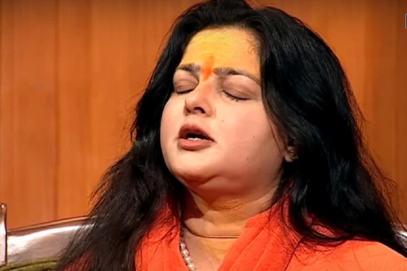 এদিকে সম্প্রতি এক টিভি শো-এ উপস্থিত হয়েছিলেন মমতা কুলকার্নি। সেখানে নিজের সাধ্বী হওয়ার বিষয়ে আলোচনা করেন তিনি। জানান যে, বিগত ২৩ বছরে একটাও অ্যাডাল্ট ফিল্ম দেখেননি। তবে নবরাত্রির সময় ২ পেগ মদ্যপানের বিষয়ে কথা বলেছেন তিনি। সেটাই শুনে নেওয়া যাক খোদ অভিনেত্রীর কাছ থেকে। 