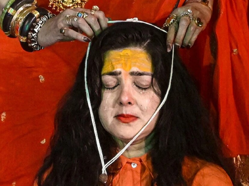 মহামণ্ডলেশ্বর পদ থেকে সরিয়ে দেওয়ার পরে অভিনেত্রী রজত শর্মার শো ‘আপ কি আদালত’-এ অংশগ্রহণ করেছিলেন। ওই শোয়ে তাঁর বিরুদ্ধে ওঠা সমস্ত অভিযোগের স্পষ্ট জবাব দিয়েছেন। এমনকী বিরোধীদের উপর সরাসরি তোপ দেগেছেন। অভিনেত্রী তথা সাধ্বী মমতার কাছে রজত জানতে চান যে, “রামদেব বাবা তো বলেছেন, এক দিনে কেউ সাধু-সন্ন্যাসী হতে পারেন না। আজকাল দেখছি, যে কাউকে ধরে এনে মহামণ্ডলেশ্বর বানিয়ে দেওয়া হচ্ছে।” এর জবাবে মমতা বলেন যে, তিনি রামদেবকে শুধু এটুকুই বলতে চান যে, তাঁর মহাকাল আর মহাকালীকে ভয় পাওয়া উচিত। 