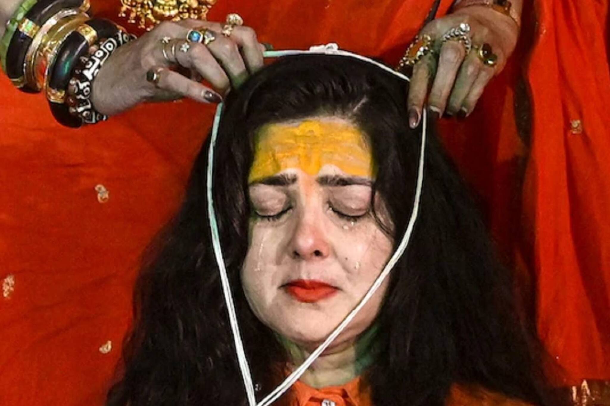 ভুল মন্ত্র পাঠ করে চরম ট্রোলের মুখে মমতা কুলকার্নি! অভিনেত্রীর ভিডিও ভাইরাল