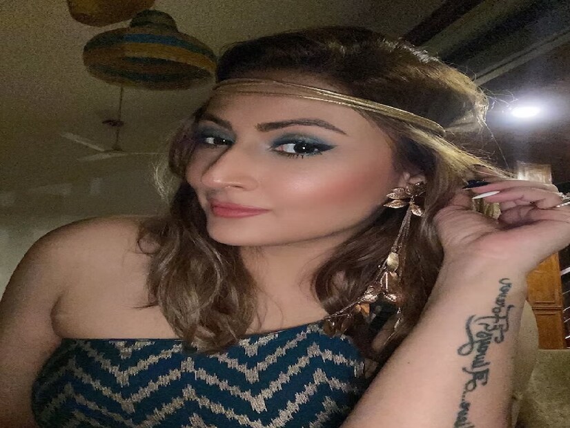 উর্বশী আরও জানান, তাঁর প্রাক্তন স্বামী কখনোই সন্তানদের সঙ্গে যোগাযোগ রাখেননি। &quot;আমার ছেলেরা দেড় বছর বয়সের পর থেকে বাবার সঙ্গে কথা বলেনি। ১৮ বছর বয়সেই আমি বাবা ও মা দুই ভূমিকা পালন করতে শুরু করি,&quot; বলেন তিনি। 