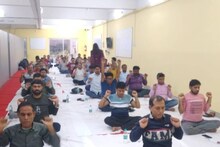 প্রশিক্ষকদের তত্ত্বাবধানে যোগব্যায়াম থেকে ধ্যান,স্ট্রেস কাটাতে বিশেষ শিবিরে মেট্রো চালকরা