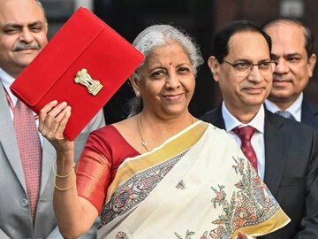 নির্মলা পরেছিলেন বিহারের মধুবনী প্রিন্টের শাড়ি 