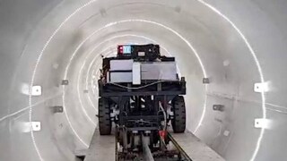 প্রায় বায়ুশূন্য টিউবের ভিতর দিয়ে চৌম্বকীয় শক্তিতে ট্রেন ছোটে