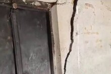 দু'ফালা ক্লাসরুমের দেওয়াল! স্কুলের অবস্থা দেখলে আঁতকে উঠবেন