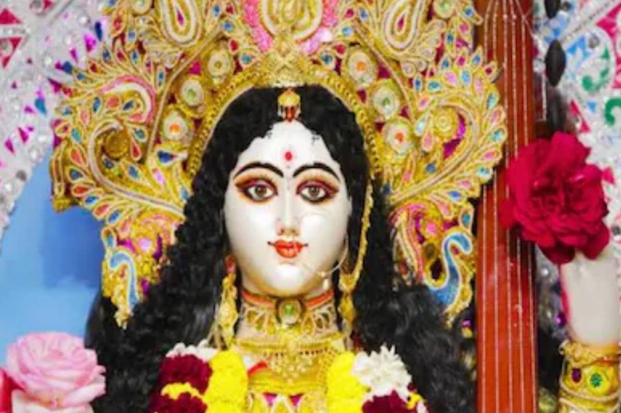 রাত পোহালেই সরস্বতী পুজো!কোন ফুল ও ফল দিলে সেরা পুণ্যফল পাবেন? পুজোর ভোগপ্রসাদে কী রাখবেন?