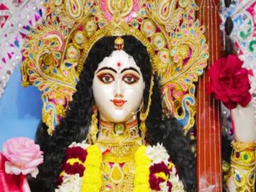 রাত পোহালেই সরস্বতী পুজো!কোন ফুল ও ফল দিলে সেরা পুণ্যফল পাবেন? পুজোর ভোগপ্রসাদে কী রাখবেন?