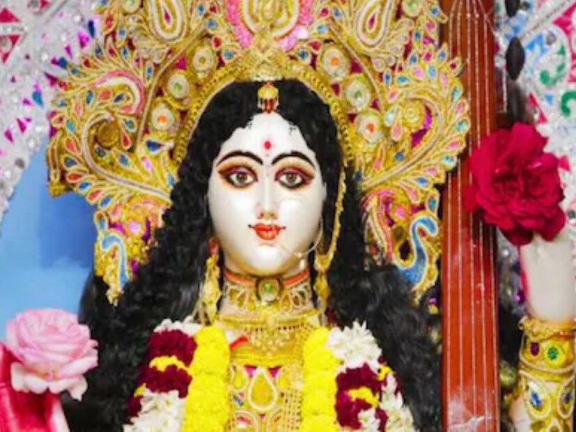 রবি ও সোমবার পালিত হবে এ বছরের সরস্বতী পুজো। মনে করা হয় বাগদেবী বা সারদার আরাধনা করলে বিদ্যাস্থানে সকল সঙ্কট কেটে যায়। জীবনে উন্নতির পথ মসৃণ ও সুগম হয়ে ওঠে। 