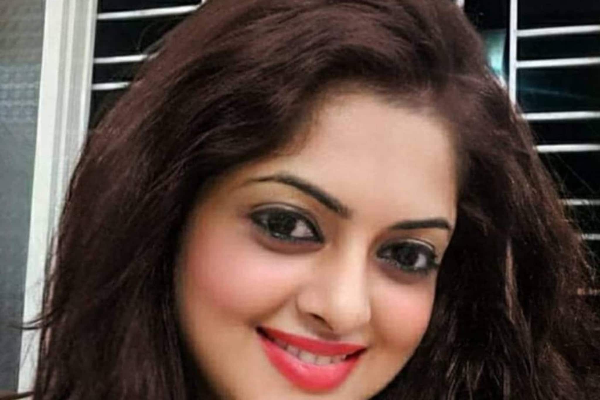 বিজয়ী হয়েও বিস্মৃত!পরিচয় ‘অরিজিৎ সিংয়ের প্রথম স্ত্রী’!কুয়াশা সরিয়ে ফিরছেন বাঙালি গায়িকা