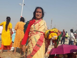 অযোধ্যায় ভিড়ে হারিয়ে যান তিনি