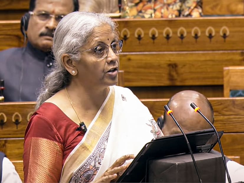 সেই সঙ্গে ৬টি জীবনদায়ী ওষুধে শুল্ক কমতে চলেছে ৫ শতাংশ। এই শুল্ক কমার জন্য দাম কমতে পারে ৪২টি ওষুধের। যার ফলে ওষুধের দাম কমতে পারে। 