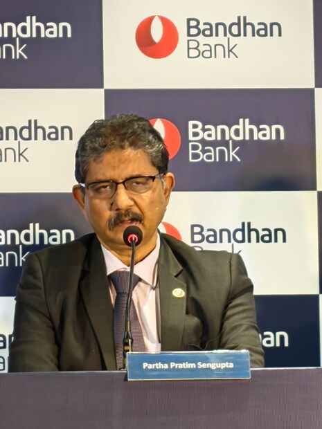 সঙ্গে তিনি যোগ করেন, “ঋণের পরিমাণ বেড়েছে, উন্নতি প্রযুক্তি আনা হয়েছে,আরও কার্যকরি প্রক্রিয়া চালু হয়েছে, টিমকেও শক্তিশালী করা হচ্ছে। সব মিলিয়ে বন্ধন ব্যাঙ্ক এক নতুন পর্যায়ে প্রবেশের জন্য প্রস্তুত, যাকে আমরা বলছি ‘বন্ধন ব্যাঙ্ক ২.০’।”