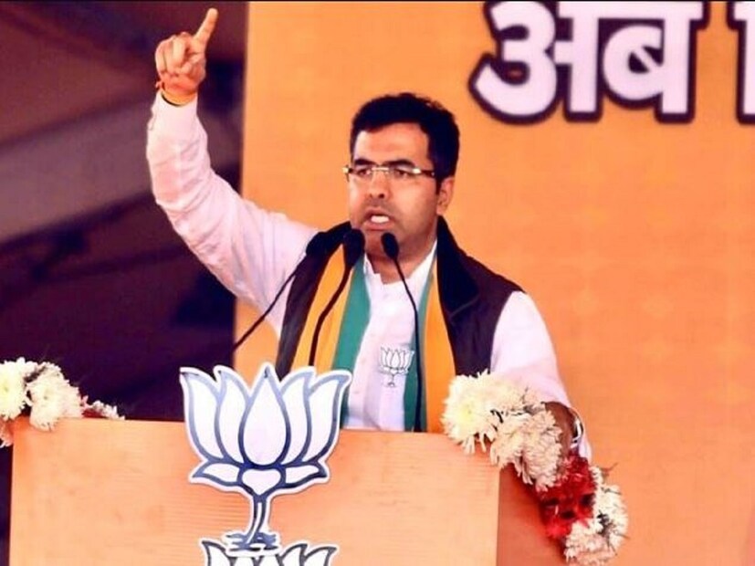 পরভেশের বাবা সাহিব সিং ভার্মা ১৯৯৬ সালে দিল্লির মুখ্যমন্ত্রী নির্বাচিত হন৷ আড়াই বছর রাজধানীর মুখ্যমন্ত্রী ছিলেন তিনি৷ পরভেশের কাকা আজাদ সিং দিল্লি পুরসভার মেয়র ছিলেন৷ ফলে দিল্লির অন্যতম প্রভাবশালী রাজনৈতিক পরিবার থেকে উত্থান হয়েছে তাঁর৷ 