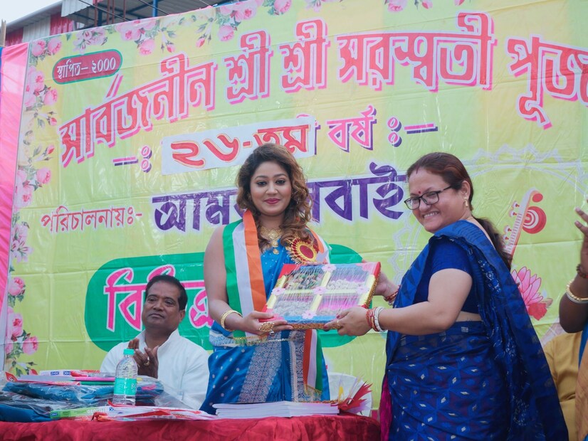 মূলত দুঃস্থ মাধ্যমিক পরীক্ষার্থীদের উদ্দেশ্যে সাহায্যের হাত বাড়িয়ে দেওয়ার জন্যই সংসদ কল্যাণ বন্দ্যোপাধ্যায়ের আশীর্বাদ নিয়ে এহেন উদ্যোগ গ্রহণ করেছিলেন অভিনেত্রী পায়েল মিঠাই সরকার।