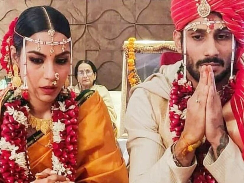 মাত্র ১৩, ১৪ বছর বয়সেই মাদকাসক্ত হয়ে পড়েছিলেন প্রতীক। অভিনেতার প্রথম বিয়ে টেকেনি। গতকাল, ১৪ ফেব্রুয়ারি ভ&#x200d;্যালেন্টাইন ডে-র দিনেই ফের সাতপাকে বাঁধা পড়লেন অভিনেতা প্রতীক বব্বর। 
