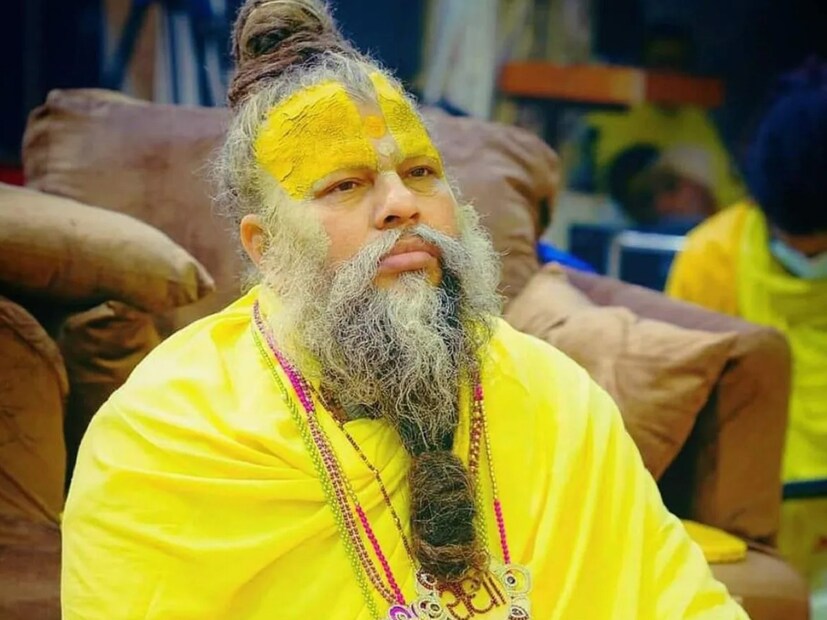 নিজের যাত্রা প্রসঙ্গে প্রেমানন্দ মহারাজ বলেছিলেন যে, শ্রীজির দেওয়া কুটির থেকে আমরা যখন বার হই, তখন আমরা জানি না যে, আমাদের সামনে কে আছে। আর পরে কী ঘটবে, সেই বিষয়েও আমরা নিশ্চিত নই। আর এই সমস্ত কিছু হয় মহারানিজির কারণে। আমরা কখনওই কাউকে দীক্ষা অথবা দর্শনের জন্য ফোন করে ডাকিনি। বরং আমরা তো নিষেধই করি। আমরা বলি, শান্ত থাকুন, রাত হয়েছে তো। কিন্তু রাতে আমরা কাকে কাকে সামলাব। যখন কেউ রাধা-রাধা করেন, তখন আমার বুক গর্বে ভরে ওঠে। 