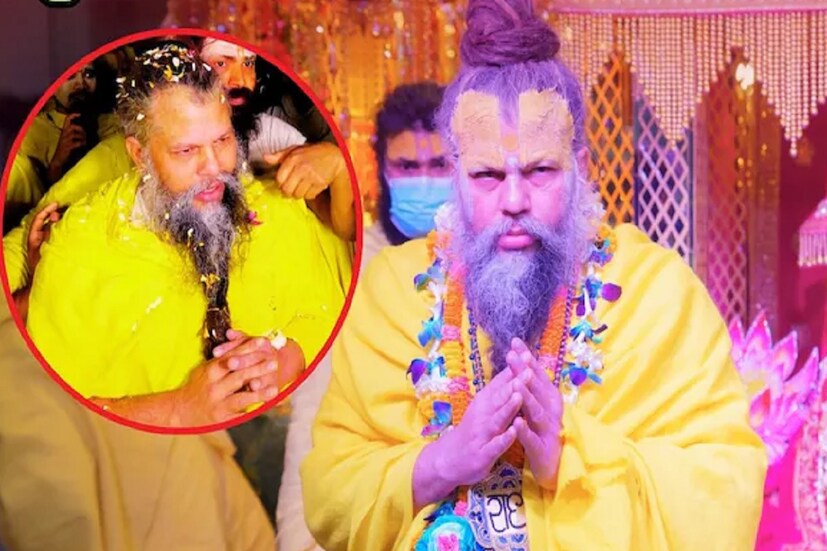 আসলে বৃন্দাবনের এনআরআই সোসাইটির বেশ কিছু বাসিন্দা এই প্রেমানন্দ মহারাজজির যাত্রা নিয়ে আপত্তি করেছেন। তাঁদের অভিযোগ, সারা রাত ধরে শোনা যেত বাজনার আওয়াজ। বিল্ডিংয়ের বাইরে জমে যেত বিশাল ভিড়। কিন্তু এই প্রতিবাদ-আন্দোলনের বহু আগেই প্রেমানন্দ মহারাজ এমনটা ঘটবে বলে উল্লেখ করেছিলেন। 