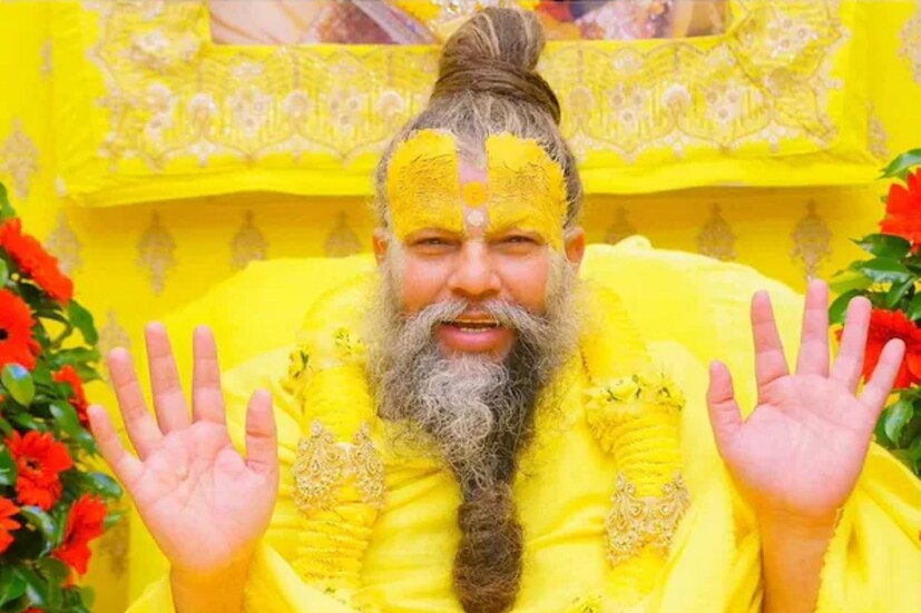 এই প্রসঙ্গে প্রেমানন্দ মহারাজ বলেন, যেদিন আমি ছিলাম না, আমার স্বাস্থ্য ভাল ছিল না। আমায় বলা হয়েছিল যে, পঞ্চাশ জন কান্নাকাটি করছিলেন। সেই কারণে জ্বর হোক, কিংবা যেরকমই পরিস্থিতি থাকুক, সেটা ওঁদের থেকে গোপন রেখেই আমরা যাত্রায় বেরোই। কিন্তু যখন আমাদের নজর বদলায়, দৃশ্যও পরিবর্তিত হয়ে যায়। এটা দৃশ্যের দোষ নয়, কিন্তু এটা আসলে আমাদের নজরের দোষ। প্রসঙ্গত, প্রেমানন্দ মহারাজ হলেন রাধা রানির ভক্ত। তিনি কখনওই বৃন্দাবনের বাইরে যান না। তাঁর দর্শন এবং বক্তব্য থেকে অনুপ্রেরণা পান লক্ষ লক্ষ ভক্তরা।