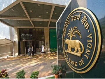 RBI বন্ধ করে দিল এই ব্যাঙ্কের সব পরিষেবা, লক্ষ-লক্ষ গ্রাহকের মাথায় হাত, তোলা যাবে না টাকা RBI বন্ধ করে দিল এই ব্যাঙ্কের সব পরিষেবা, লক্ষ-লক্ষ গ্রাহকের মাথায় হাত, তোলা যাবে না টাকা
