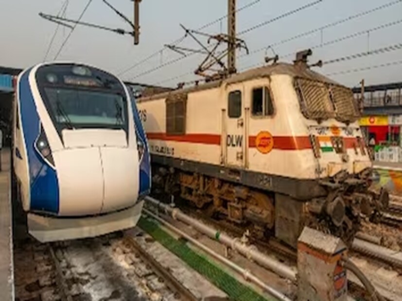 যাত্রীর সংখ্যা দ্বিগুণ: ২০১৯-২০ সালে এসি ক্লাসের যাত্রীদের সংখ্যা ছিল ১৮ কোটি। গোটা বছর ধরে সে সংখ্যক যাত্রী ট্রেনে যাতায়াত করেছেন, তার সংখ্যা ছিল ৮০৯ কোটি। ফলে এসি ক্লাসের যাত্রীদের পরিমাণ ছিল মাত্র ২.২ শতাংশ। সেখানে ২০২৪-২৫ সালে এই সংখ্যা বেড়ে পৌঁছেছে প্রায় ৩৮ কোটিতে। চলতি বছর ৭২৭ কোটি যাত্রী ট্রেনে ভ্রমণ করবেন। এর মধ্যে ৫.৪ শতাংশ যাত্রী এসি ক্লাসে ভ্রমণ করবেন বলে আশা। Representative Image