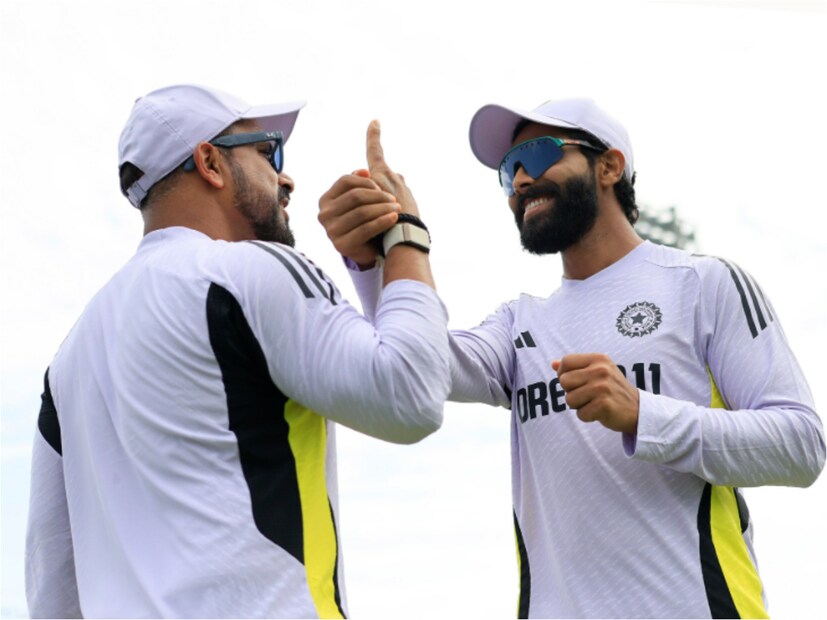 সুনীল গাভাসকর বললেন, লর্ডসে ৬০-৭০ রানের পার্টনারশিপ হলেই ম্যাচটা ঘুরে যেতে পারত। দ্বিতীয় ইনিংসে জাদেজা সেই সাহসটা দেখাতে পারত। ছোটখাটো সুযোগগুলো জাদেজার নেওয়া উচিত ছিল। জো রুট এবং শোয়েব বশিরের ওভারগুলোতে শুধু বড় শট খেলার চেষ্টা করছিল ও। তখন রান তোলা উচিত ছিল। যদিও সুনীল গাভাসকর এদিন জাদেজার লড়াইয়ের প্রশংসাও করেছেন। 