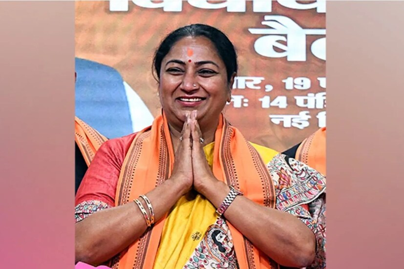 রামলীলা ময়দানে শপথ গ্রহণ অনুষ্ঠানের আয়োজন করা হয়েছে। বৃহস্পতিবার দুপুরে সেখানেই শপথ নেবেন রেখা গুপ্ত সহ নতুন বিজেপি সরকার। শপথ গ্রহণ অনুষ্ঠানে প্রধানমন্ত্রী নরেন্দ্র মোদি সহ বিশিষ্ট ব্যক্তিদের উপস্থিত থাকার কথা রয়েছে। 