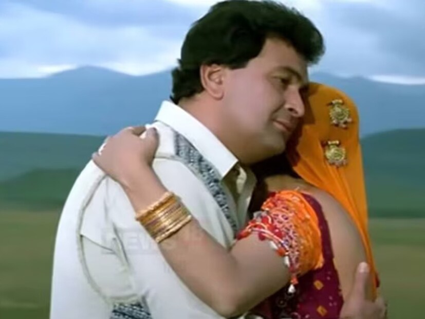 মাধুরী দীক্ষিত তার কেরিয়ার শুরু করেছিলেন ফ্লপ ছবি 'অবোধ' দিয়ে। কিন্তু এই ছবির পর, 'তেজাব' ছবির মাধ্যমে তিনি রাতারাতি তারকা হয়ে ওঠেন। অল্প সময়ের মধ্যেই তিনি সর্বোচ্চ পারিশ্রমিকপ্রাপ্ত অভিনেত্রী হয়ে ওঠেন। কিন্তু তিনি কখনও ঋষি কাপুরের সঙ্গে হিট দিতে পারেননি।