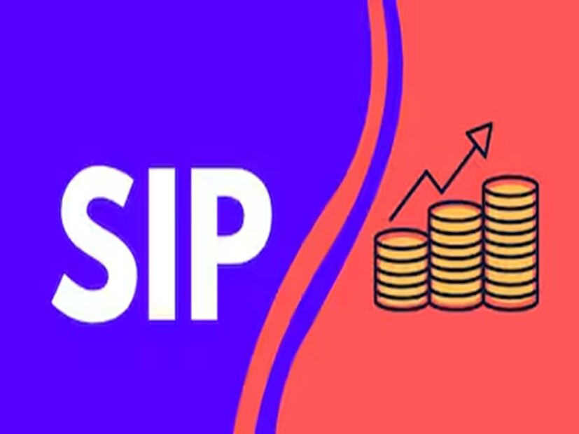 SBI মিউচুয়াল ফান্ড স্টেট ব্যাঙ্ক অফ ইন্ডিয়ার সঙ্গে সহযোগিতায়, সোমবার জননিবেশ এসআইপি চালু করেছে, যা মাত্র ২৫০ টাকা থেকে শুরু হয়। এটি গ্রামীণ, আধা-শহর এবং শহুরে অঞ্চল থেকে প্রথম-বারের বিনিয়োগকারীদের এবং ক্ষুদ্র সঞ্চয়কারীদের তাদের বিনিয়োগের যাত্রা শুরু করতে উৎসাহিত করার জন্য ডিজাইন করা হয়েছে। একটি বিনিয়োগ যাত্রায় সবচেয়ে গুরুত্বপূর্ণ বিষয় হল ধারাবাহিকতা। বিনিয়োগের পরিমাণ কম হোক বা না হোক তা বিবেচ্য নয়, আসলে যতক্ষণ কেউ বিনিয়োগ করতে থাকবে, ততক্ষণ কর্পাস বাড়বে এবং ভবিষ্যতে তা বহুগুণ রিটার্ন দিতে পারে। অনেকেই হয়তো ভাবছেন যে, মাসিক ভিত্তিতে মাত্র ২৫০ টাকার বিনিয়োগ একটি ভাল কর্পাসে পরিণত হবে না, কিন্তু এটি একটি ভুল ধারণা। বিন্দুতেই সিন্ধু, এ কথা তো প্রবাদই বলে!