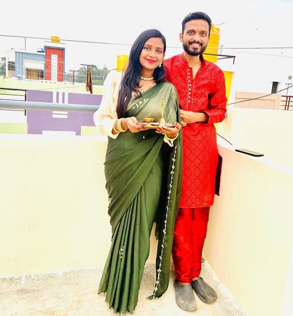 বহু বছর পর নতুন জীবন শুরু করেছেন নেহা তিওয়ারি। সুমিত নামে এক ব্যক্তির সঙ্গে বাগদান সম্পন্ন হয়েছিল। কিন্তু এই বিতর্ক সামনে আসায় বাগদান ভেঙে গিয়েছে নেহার। ইউটিউব ভিডিও নিজের জীবনের গল্প বলতে গিয়ে সচিন বলেন যে, অম্বালা থেকে বি.টেক করেছেন তিনি। এরপর সোশ্যাল মিডিয়া ও ইউটিউবে কেরিয়ার শুরু করেছেন। ২০২০ সালে মণীশার সঙ্গে বিয়ে হয় সচিনের। এরপর দু’জনে একসঙ্গে ভিডিও বানাতে শুরু করেন। 