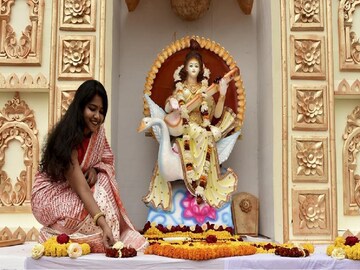 ইউনুসের বোলচাল বদল, চাকরি খেয়ে নেওয়ার হুমকি প্রাণ বাঁচিয়ে পালিয়ে আসা পরিবার সব বলল