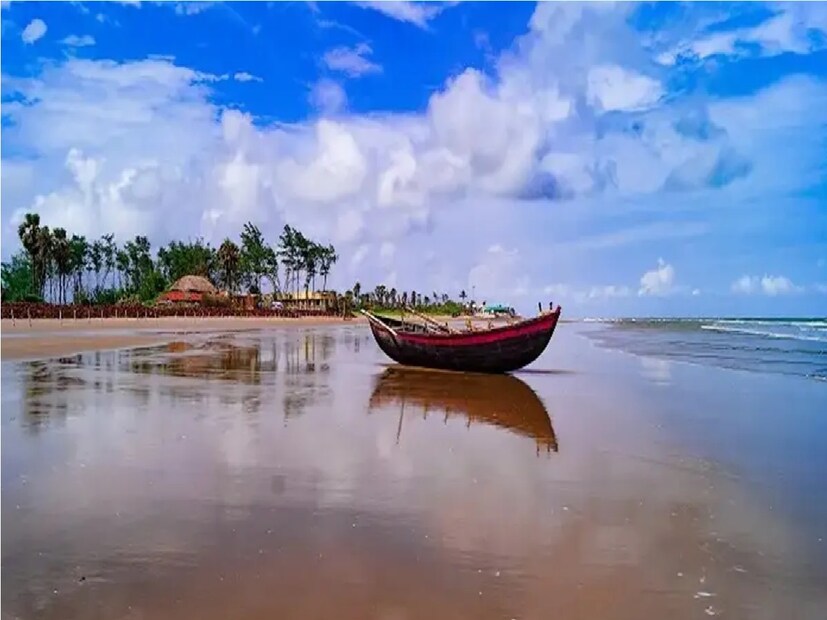 *হোটেলের ব্যালকনিতে বসে সেই রূপ দেখার অমোঘ আকর্ষণ প্রেমের সপ্তাহ উদযাপনকে আরও রঙিন করে তুলবে। আবার অন্ধকার রাতে হোটেলের ব্যালকনিতে বসে সমুদ্রের ডাক ও ঝাউবনের আওয়াজ হাতছানি দেয় অজানা সঙ্গমের। সংগৃহীত ছবি।  