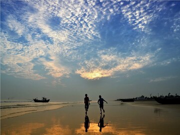 সমুদ্র সৈকতে বাঁধভাঙা প্রেম, অন্তরঙ্গ মুহূর্তের সঙ্গী নির্জন রিসর্ট, ঘুরে আসুন দু'দিন সমুদ্র সৈকতে বাঁধভাঙা প্রেম, অন্তরঙ্গ মুহূর্তের সঙ্গী নির্জন রিসর্ট, ঘুরে আসুন দু'দিন
