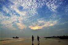 সমুদ্র সৈকতে বাঁধভাঙা প্রেম, অন্তরঙ্গ মুহূর্তের সঙ্গী নির্জন রিসর্ট, ঘুরে আসুন দু'দিন