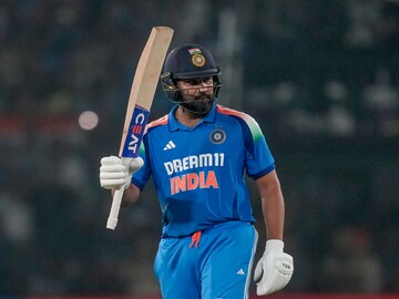 এক সেঞ্চুরিতে ৫ 'বিশ্বরেকর্ড' রোহিতের! চ্যাম্পিয়ন্স ট্রফির আগে হিটম্যানের 'সিংহ গর্জন'