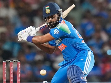 মাঠে ফিরেই চেনা ফর্মে শ্রেয়স আইয়ার, মারকাটারি ইনিংসে বুঝিয়ে দিলেন তৈরি তিনি