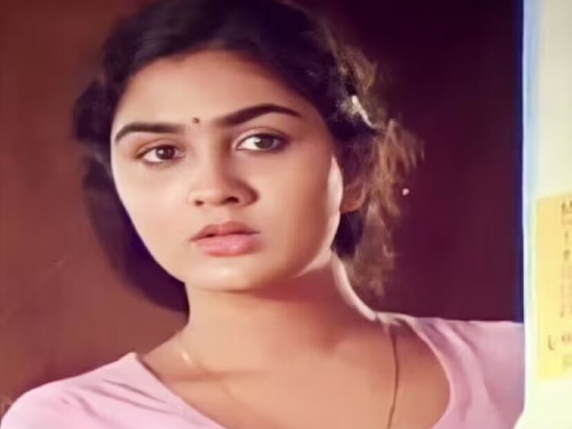 খুব স্বল্প সময়ের মধ্যে স্টারডম পেয়েছিলেন উর্বশী। তবে কেরিয়ারের শীর্ষে থাকাকালীন তাঁকে ব্যক্তিগত সমস্যার মুখে পড়তে হয়েছিল। এমন ভাবে মদ্যপানের প্রতি আসক্ত হয়ে পড়েছিলেন যে, তাঁর কেরিয়ারটাই ছারখার হয়ে গিয়েছিল। ২০০০ সালে মনোজ কে জয়নের সঙ্গে বিয়ে করেছিলেন অভিনেত্রী। তবে সেই বিয়ে বেশিদিন টেকেনি। স্বামীর কারণে নানা বাধাবিপত্তির মুখে পড়তে হয়েছিল তাঁকে। এরপর একটা সময়ে তাঁদের সংসার ভেঙে যায়। সিঙ্গেল মাদার হিসেবেই কন্যাকে মানুষ করেছেন উর্বশী। 
