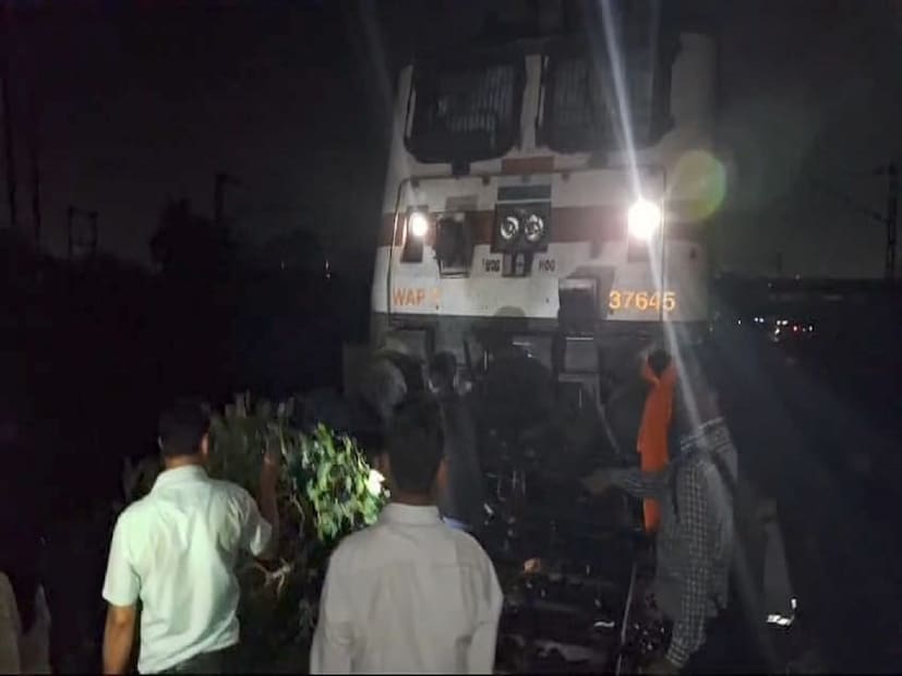 সেই ট্রেন দুর্ঘটনায় মৃত্যু হয়েছিল ২৯৬ জনের, পাশাপাশি আহত হন প্রায় ১২০০ যাত্রী। সেই দুর্ঘটনায় মৃত্যু হয়েছিল বাংলার বহু ট্রেন যাত্রীর। তাদের একাংশের পরিবারের সদস্যকে সরকারি চাকরি দিচ্ছে রাজ্য সরকার। 