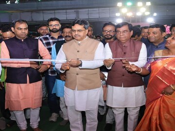 ত্রিপুরার স্বাস্থ্য ব্যবস্থার হাল ফেরাতে ময়দানে মানিক সাহা (Photo: Dr Manik Saha/Facebook Page)