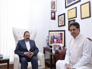 কেন্দ্রীয় মন্ত্রী ড. জিতেন্দ্র সিংয়ের সঙ্গে দেখা করলেন ত্রিপুরার মুখ্যমন্ত্রী ড. মানিক সাহা।