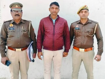 যুবকের প্রেমে পড়েছিলেন দুই মহিলা IAS